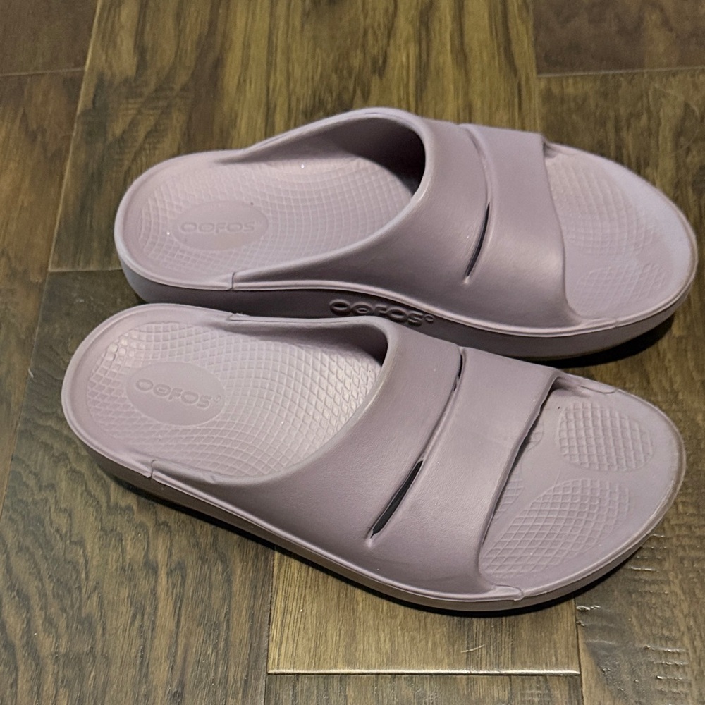 OOFOS light purple Slide Sandals